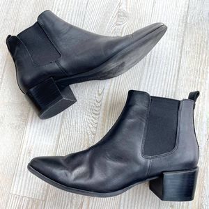 Steve Madden Vanity Leather Pointed Ankle Boots | Black Size 8